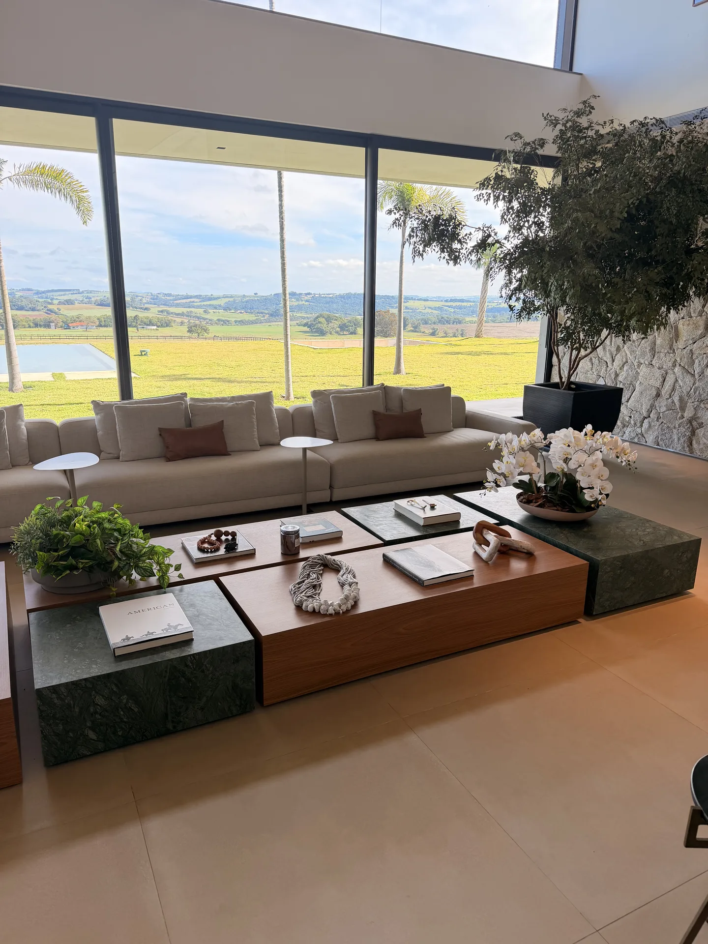 Projeto residencial contemporâneo executado pela DM